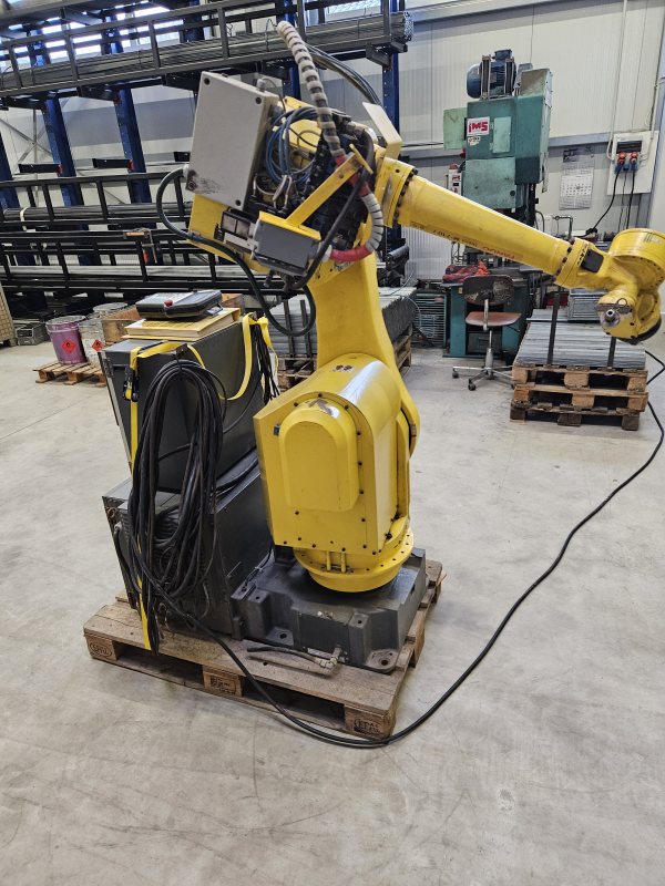 Roboter Fanuc 710i mit RJ3 Steuerung